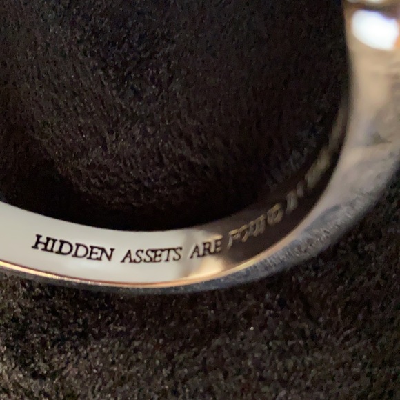 Brighton , my flat in London hinged bangle , NWOT - Picture 4 of 8